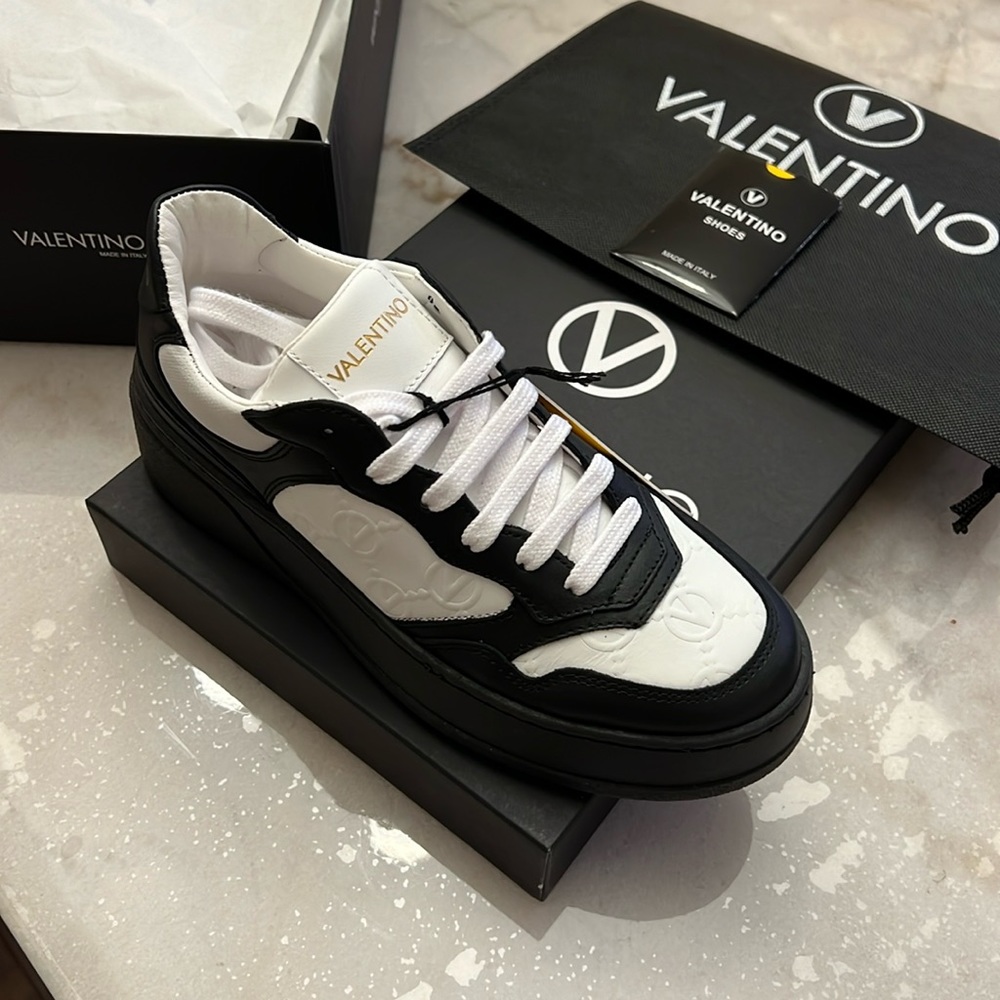 BNWT Women’s Valentino Minerva Sneaker Shoes size 6. Will ship out ASAP